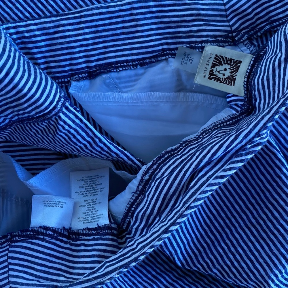 Plus Size Petite Pinstripe Linen Cropped Pants - Picture 6 of 6